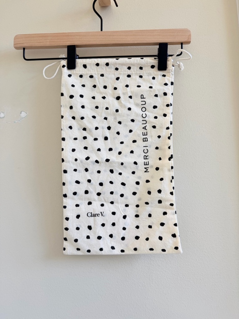 Clare v dust bag